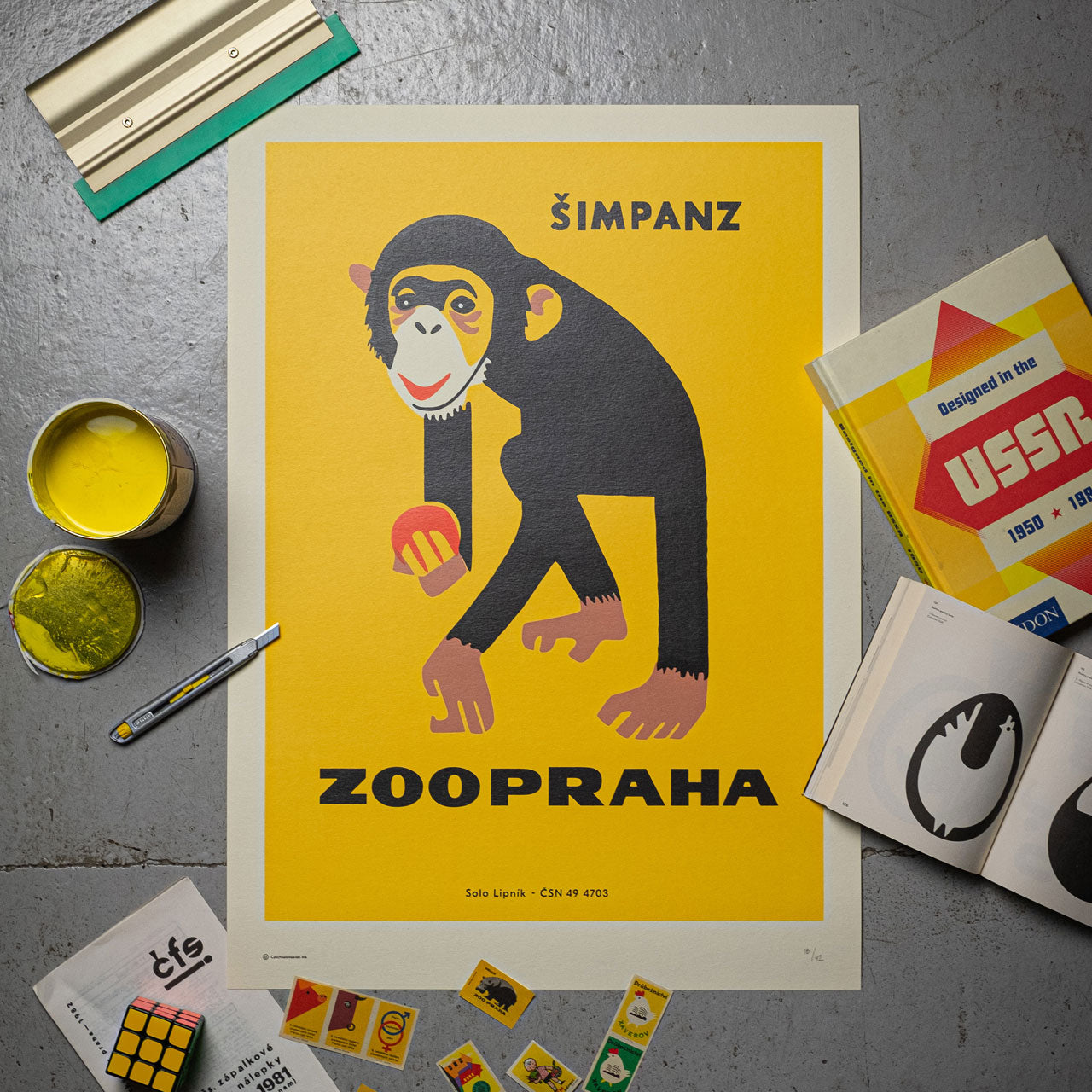 Zoo Praha - Šimpanz - Sítotisk 50x70 cm
